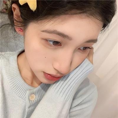 靓妹有难海报